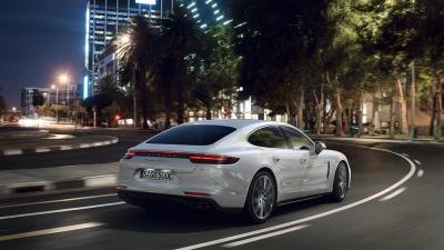 Porsche panamera turbo s e hybrid 4