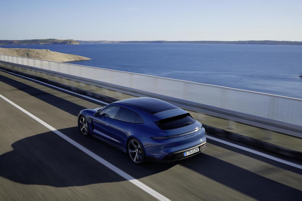 Porsche taycan sport turismo 2