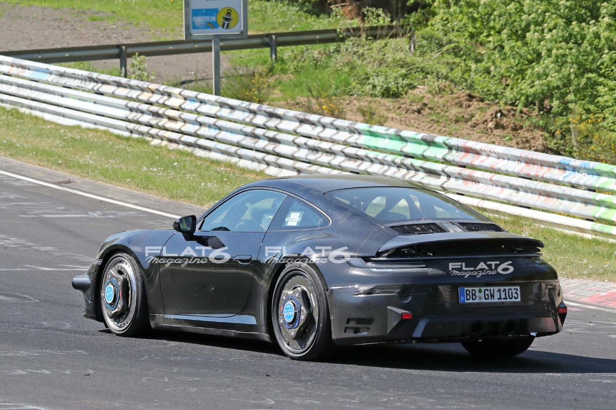 Porsche 992 flat 6 mag png