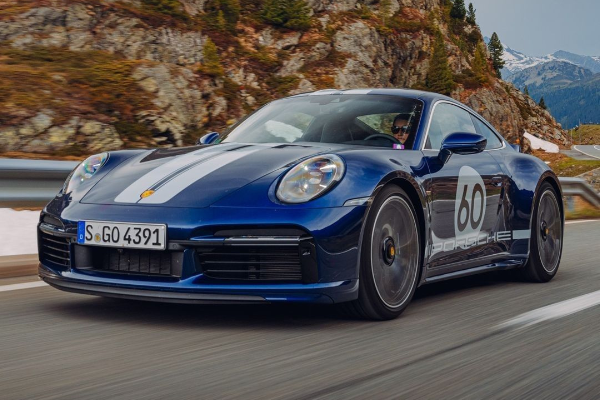 Porsche 992 sport classic flat 6 magazine