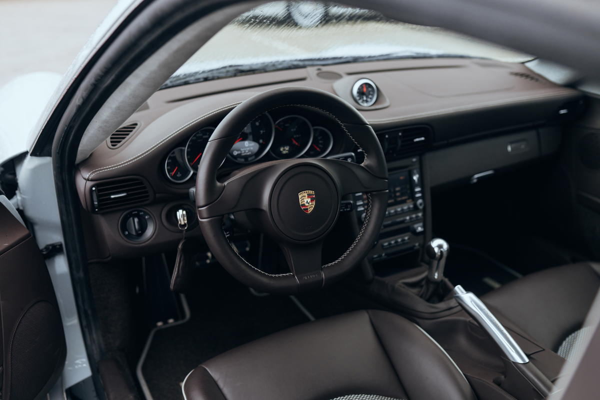 Porsche 997 sport classic interieur flat 6 magazine