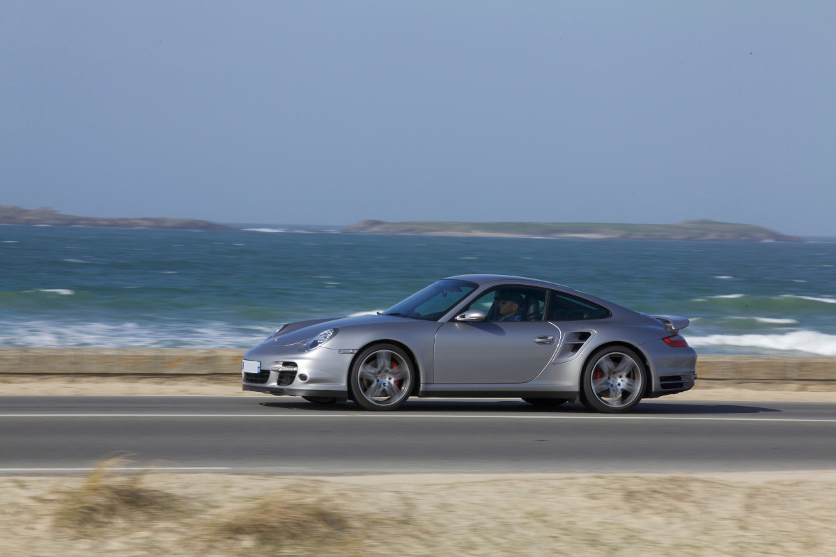 Porsche 997 turbo flat 6 mag