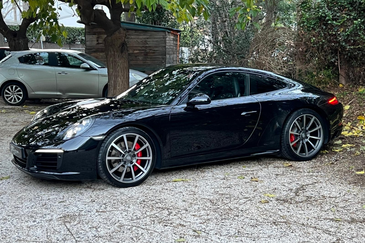 Porsche 991 carrera 4s flat 6 magazine