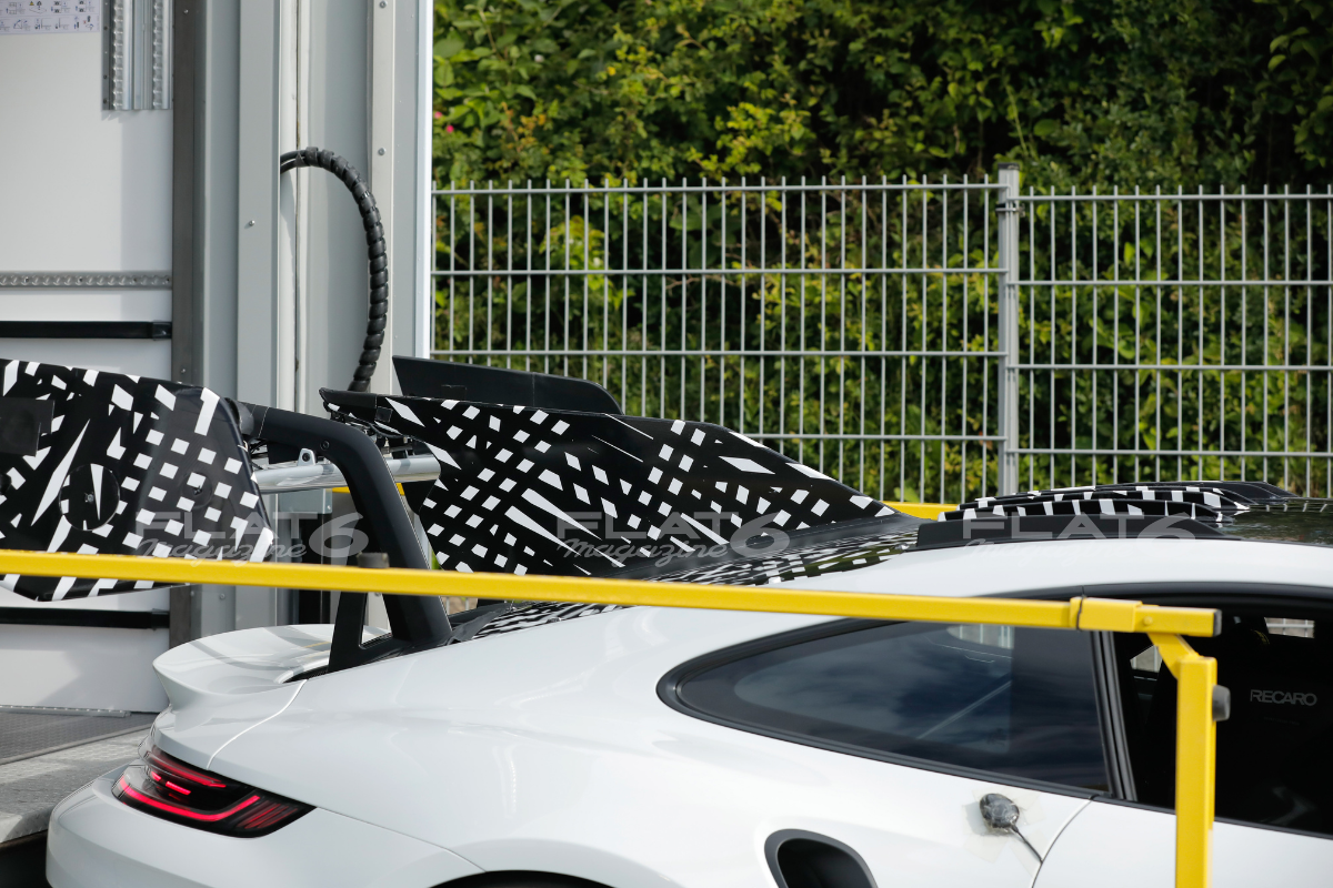 Porsche 992 gt3 rs manthey racing 2